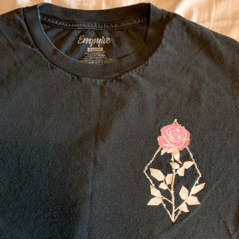 Empyre Rose Black ss T-Shirt